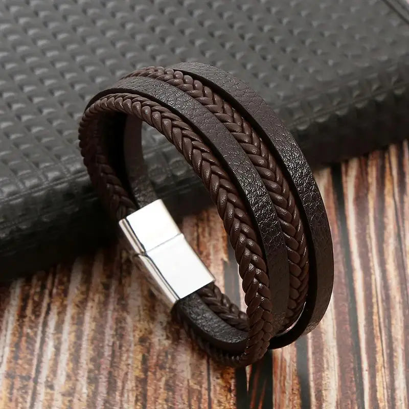 Bracelet classique en cuir pour homme Nouveau style tissé à la main Combinaison multicouche
Accessoire de mode, bijou pour homme