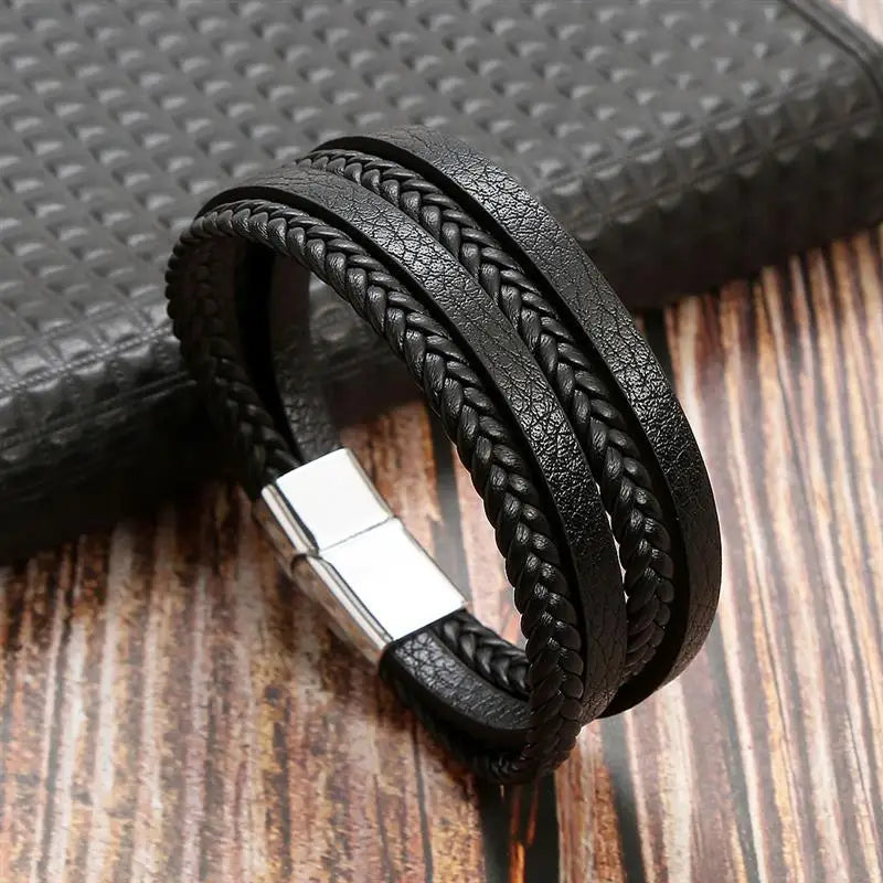 Bracelet classique en cuir pour homme Nouveau style tissé à la main Combinaison multicouche
Accessoire de mode, bijou pour homme