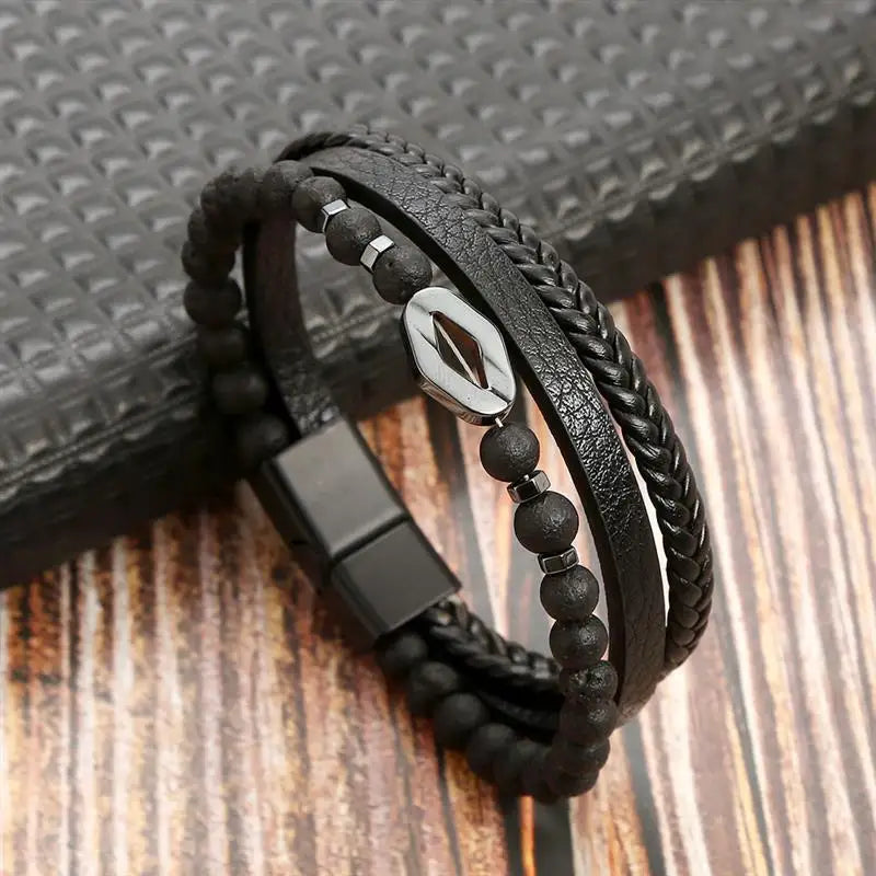 Bracelet classique en cuir pour homme Nouveau style tissé à la main Combinaison multicouche
Accessoire de mode, bijou pour homme